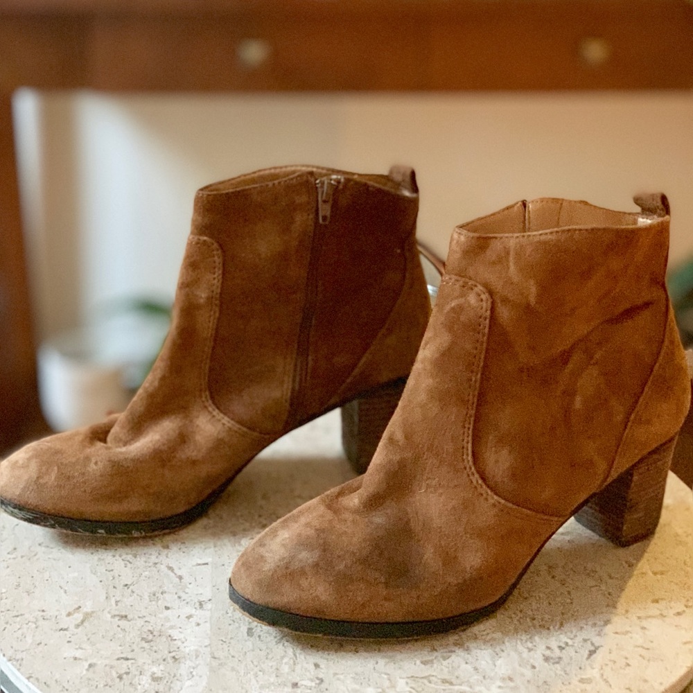 ⚡️⬇️⚡️J. Crew Tan Suede Zipper Ankle Bootie